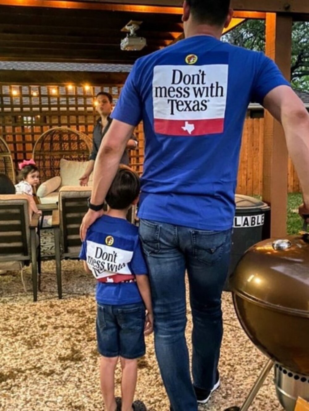 Buc-ees | "Dont Mess With Texas" Blue Short Sleeve Shirt | Size Large